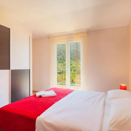 Four-bedroom With A Fireplace 09 *