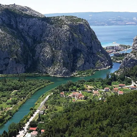 Four-bedroom With A Fireplace 09 * Kučiće