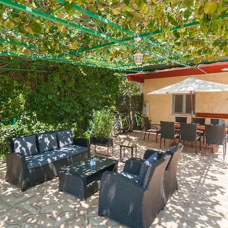 4 Bedroom Stunning In Kučiće