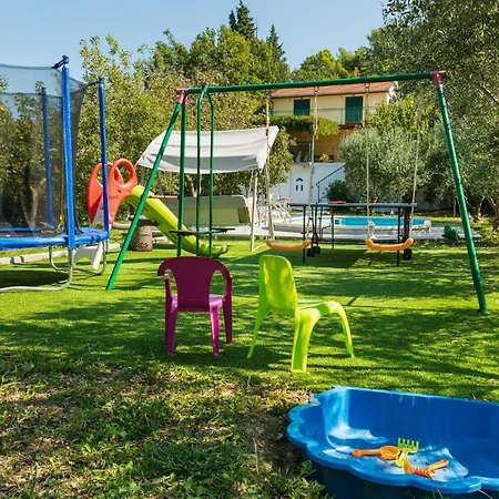 Vakantiehuis 4 Bedroom Stunning In