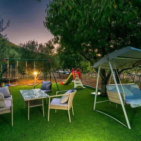 Vakantiehuis 4 Bedroom Stunning In *