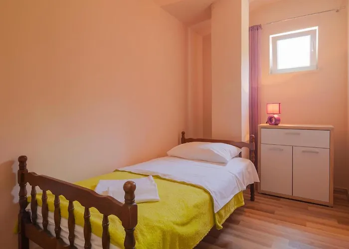 Four-bedroom With A Fireplace 09 * Kučiće