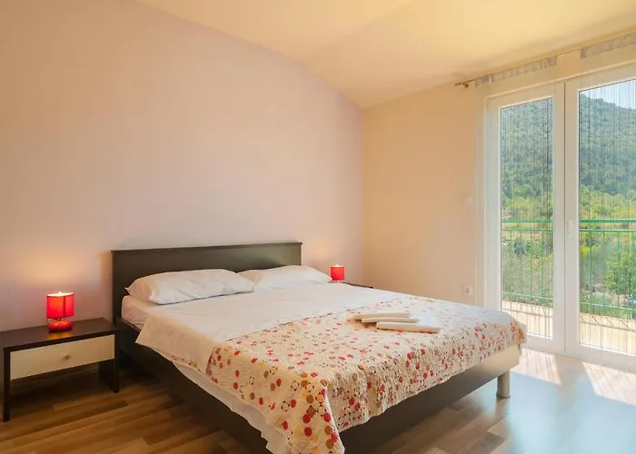 Four-bedroom With A Fireplace 09 Semesterbostad Kučiće