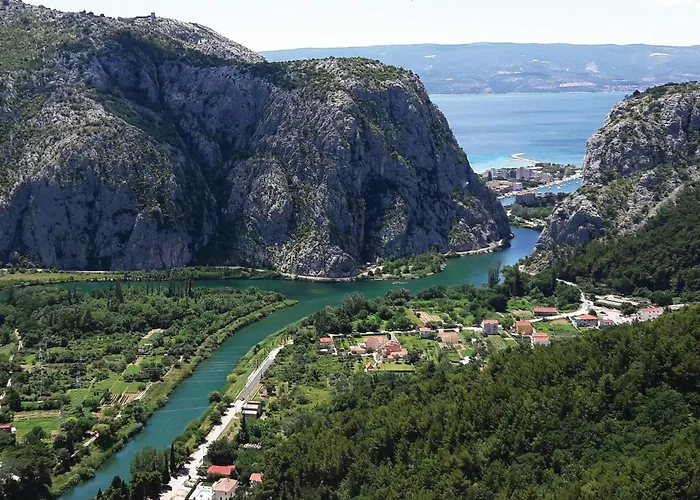 Four-bedroom With A Fireplace 09 * Kučiće