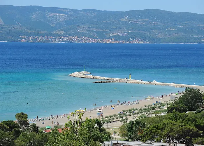 Four-bedroom With A Fireplace 09 *