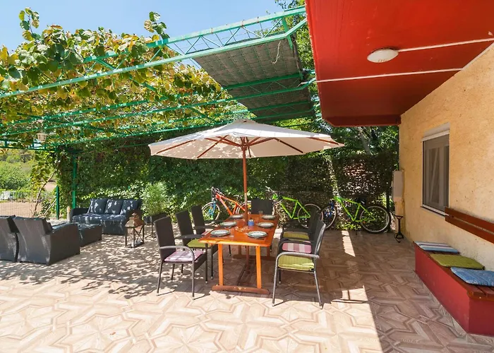 Four-bedroom With A Fireplace 09 Kučiće