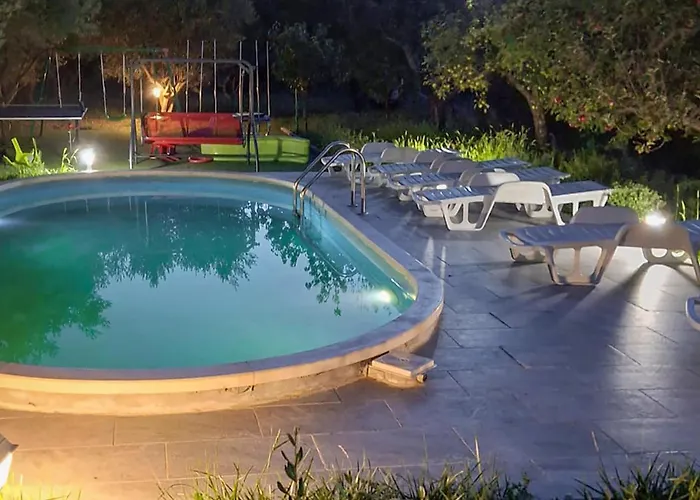 Four-bedroom With A Fireplace 09 Kučiće