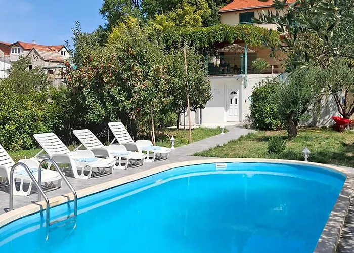 Four-bedroom With A Fireplace 09 * Kučiće